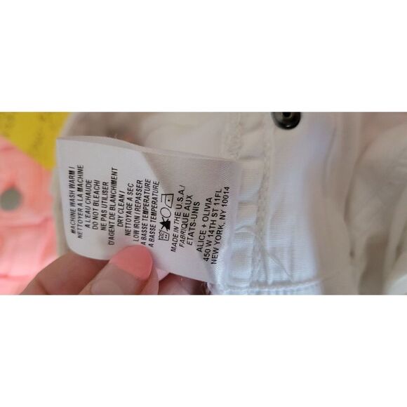 * * ALICE + OLIVIA DISTRESSED WHITE STRETCHY JEANS - Picture 9 of 9